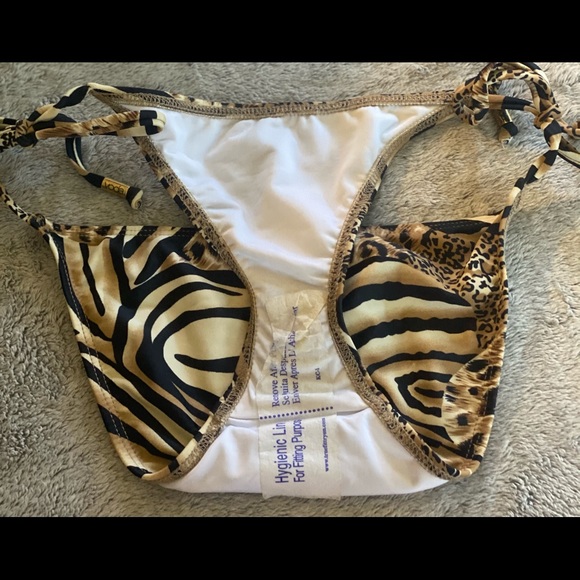 ✨Voda Swim NWT Bikini Bottom✨ - Picture 3 of 5